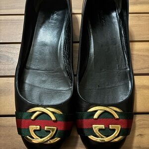 Gucci Black Flats with Gold and Green-Red Stripes size 41